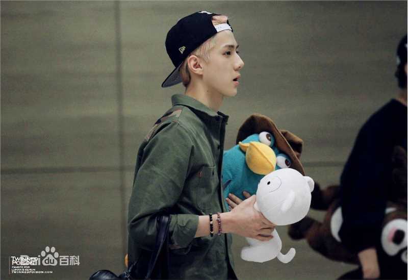 吴世勋(（韩文名）、SE HUN（官方艺名）、Oh SeHun)雕刻美男前后照片