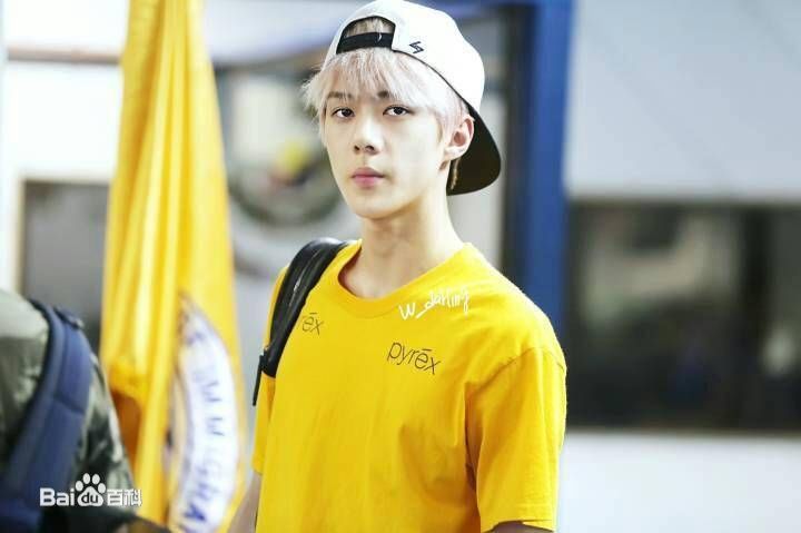 吴世勋(（韩文名）、SE HUN（官方艺名）、Oh SeHun)雕刻美男前后照片