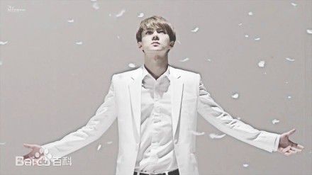 精选吴世勋(（韩文名）、SE HUN（官方艺名）、Oh SeHun)在翻拍神话MV 《Yo》中的图册