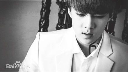 精选吴世勋(（韩文名）、SE HUN（官方艺名）、Oh SeHun)在翻拍神话MV 《Yo》中的图册