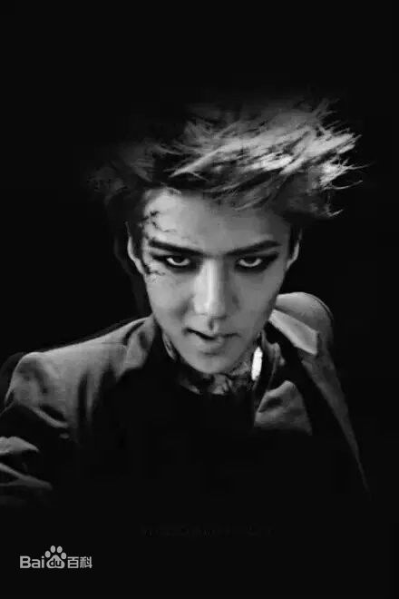 精选吴世勋(（韩文名）、SE HUN（官方艺名）、Oh SeHun)在翻拍神话MV 《Yo》中的图册