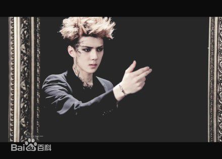 精选吴世勋(（韩文名）、SE HUN（官方艺名）、Oh SeHun)在翻拍神话MV 《Yo》中的图册