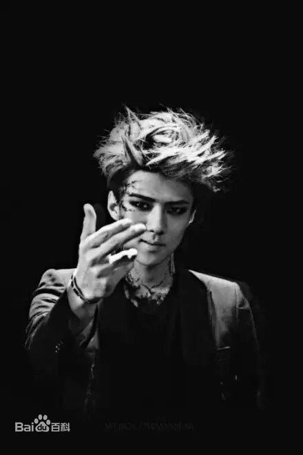 精选吴世勋(（韩文名）、SE HUN（官方艺名）、Oh SeHun)在翻拍神话MV 《Yo》中的图册