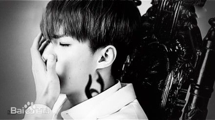 精选吴世勋(（韩文名）、SE HUN（官方艺名）、Oh SeHun)在翻拍神话MV 《Yo》中的图册