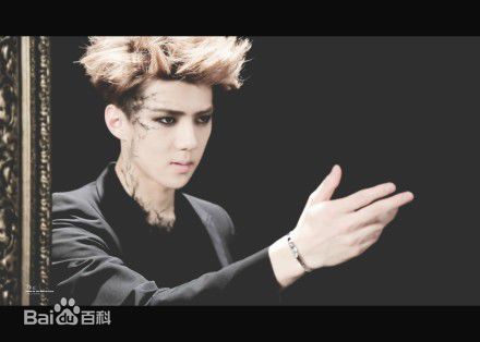 精选吴世勋(（韩文名）、SE HUN（官方艺名）、Oh SeHun)在翻拍神话MV 《Yo》中的图册