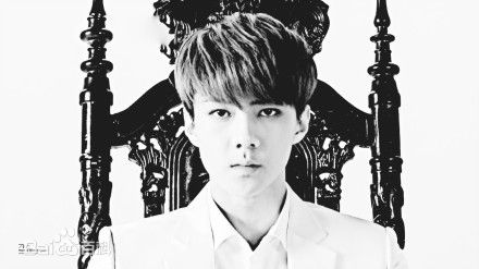 精选吴世勋(（韩文名）、SE HUN（官方艺名）、Oh SeHun)在翻拍神话MV 《Yo》中的图册