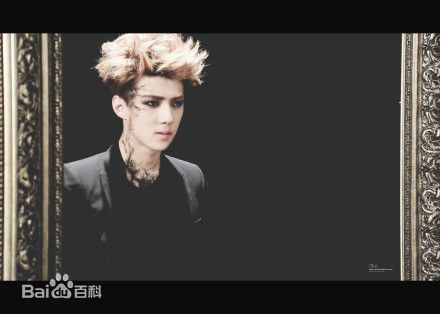 精选吴世勋(（韩文名）、SE HUN（官方艺名）、Oh SeHun)在翻拍神话MV 《Yo》中的图册