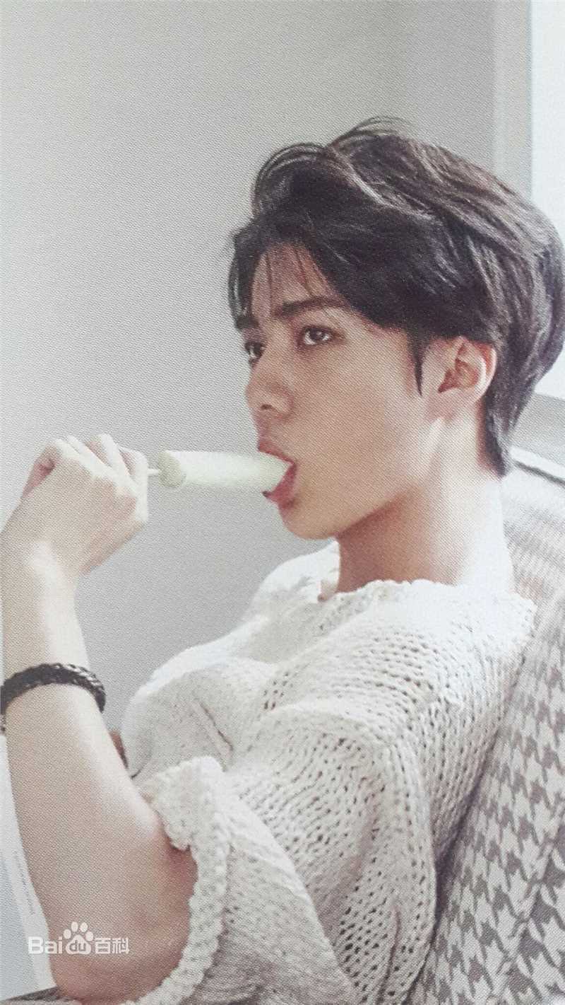 吴世勋(（韩文名）、SE HUN（官方艺名）、Oh SeHun)画报男神性感图片图集