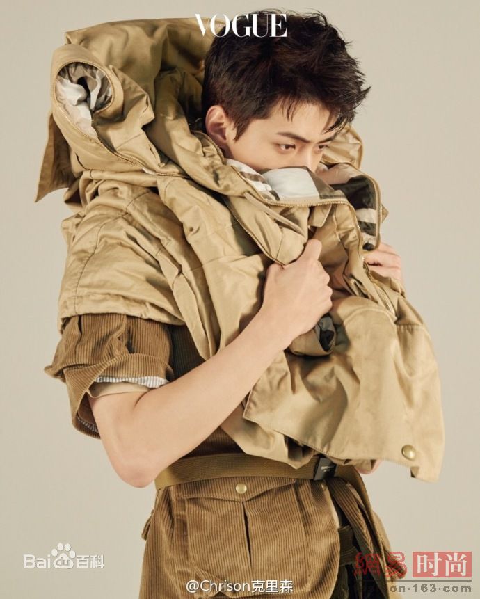 精选吴世勋(（韩文名）、SE HUN（官方艺名）、Oh SeHun)在《Vogue》Boy Scouts系列中的图册