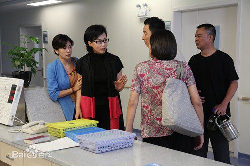 艾丽娅同在屋檐下剧情前后照片