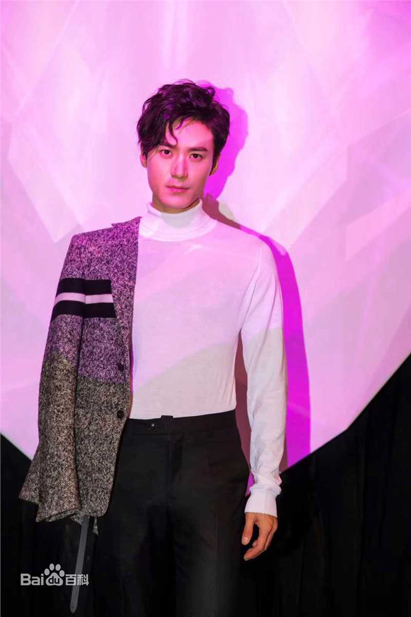 茅子俊活动素颜照相册