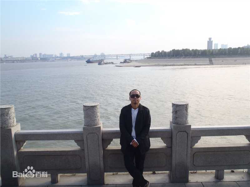 喻瀚湫导演的工作照性感图片图集