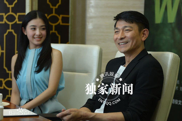 最新冉旭在电影《初恋未满》发布会中的壁纸