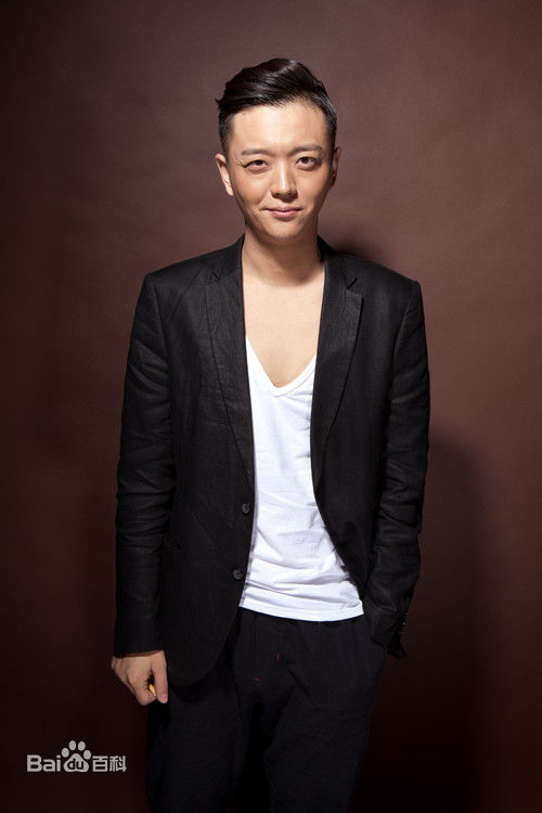 王伟源（曾用名：王伟男）前后照片