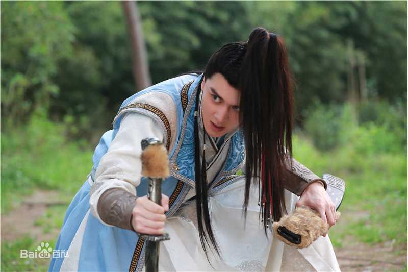 孙祖君(Kris)《小女花不弃》最新剧照