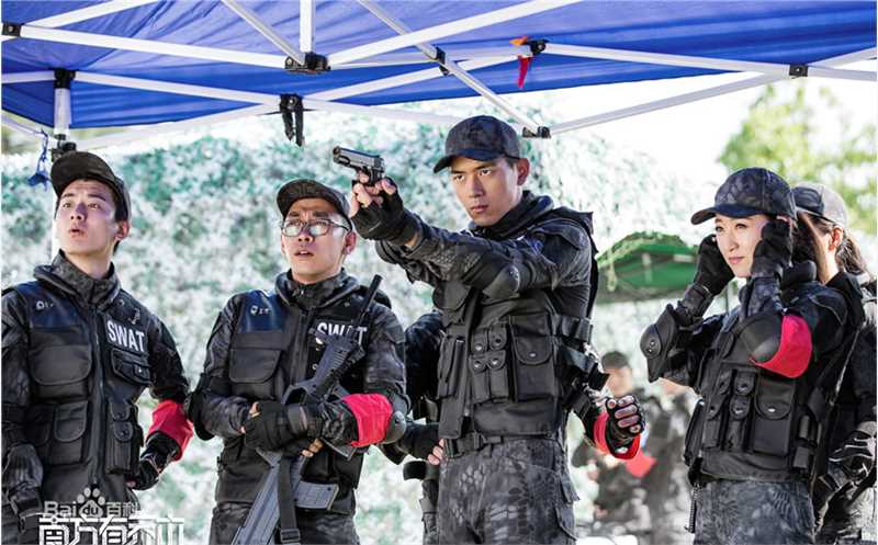 最新李现在《南方有乔木》饰演常剑雄中的壁纸