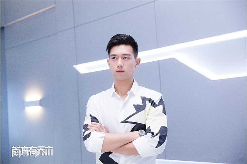 最新李现在《南方有乔木》饰演常剑雄中的壁纸