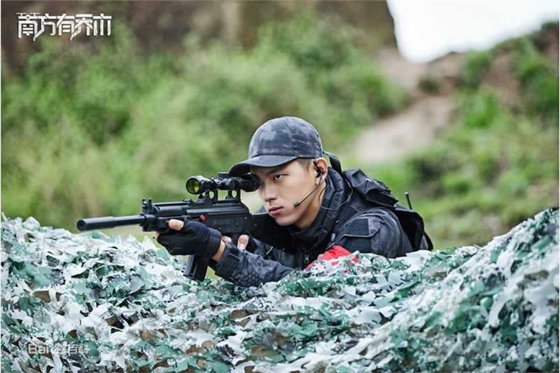 最新李现在《南方有乔木》饰演常剑雄中的壁纸