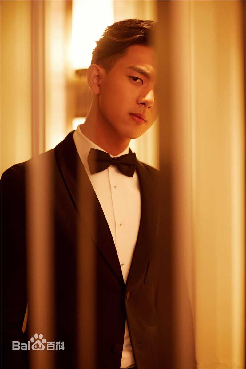 最新李现性感图片