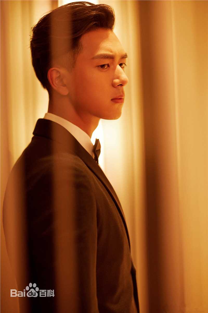 最新李现性感图片