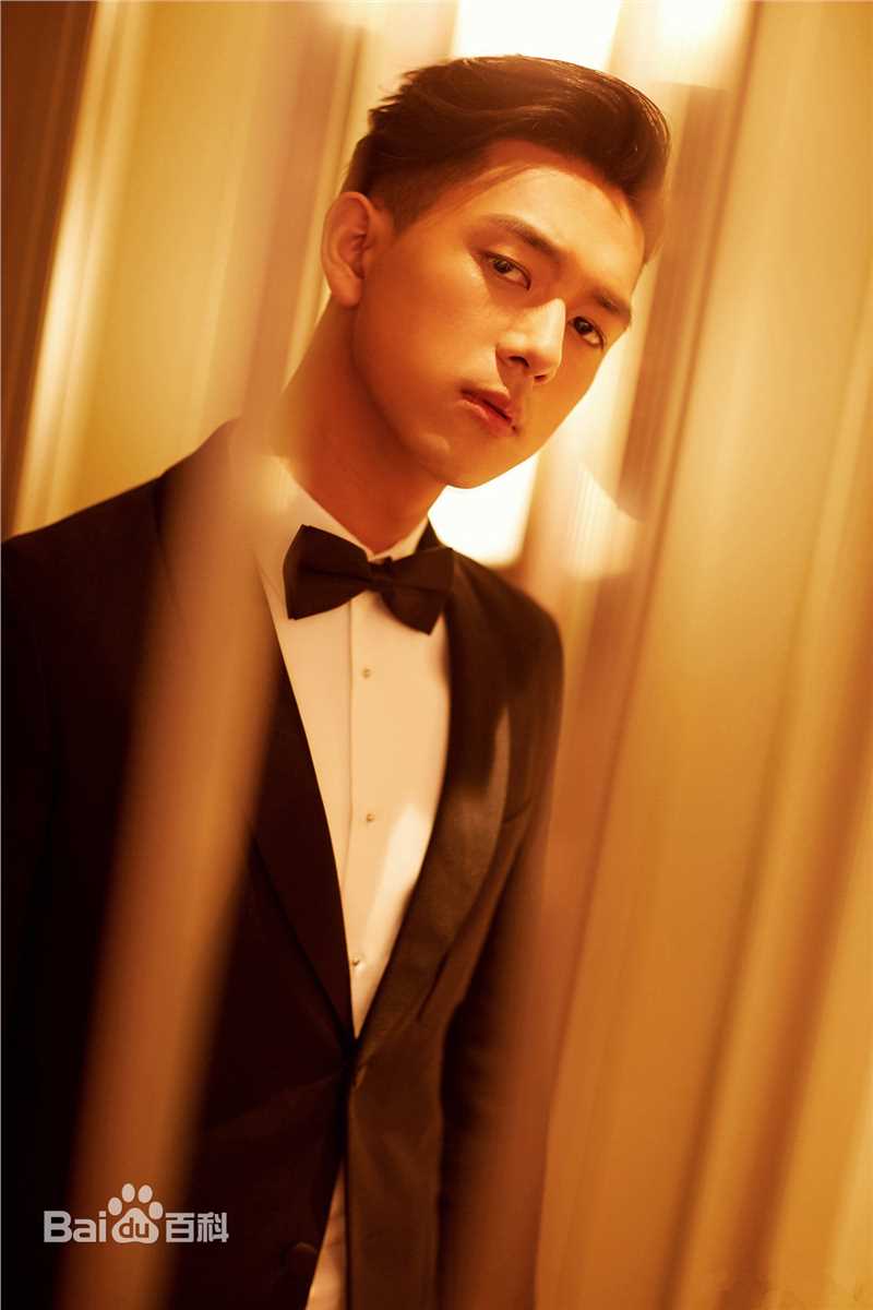 最新李现性感图片