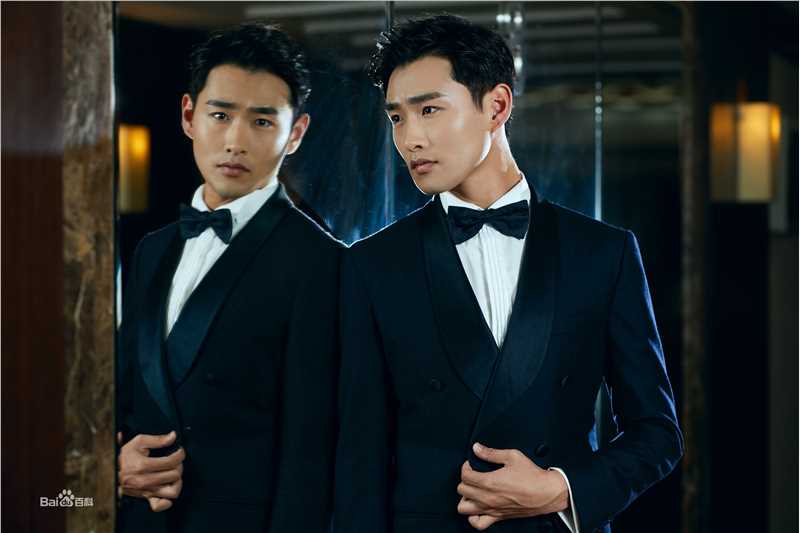 王彦霖活动照性感图片图集