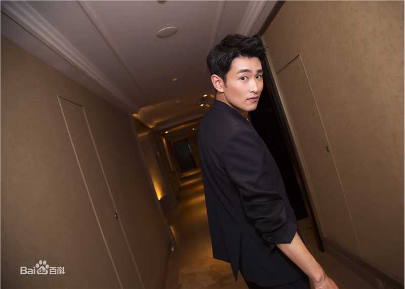 王彦霖活动照性感图片图集