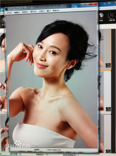 石筱群拍摄“伊艺利”广告素颜照壁纸