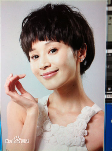 石筱群拍摄“伊艺利”广告素颜照壁纸