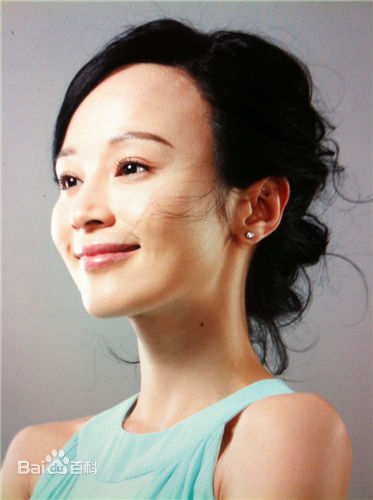 石筱群拍摄“伊艺利”广告素颜照壁纸