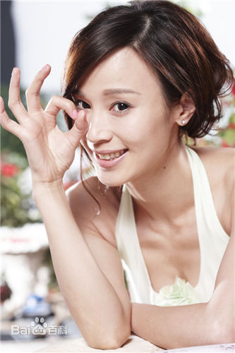 石筱群拍摄“伊艺利”广告素颜照壁纸