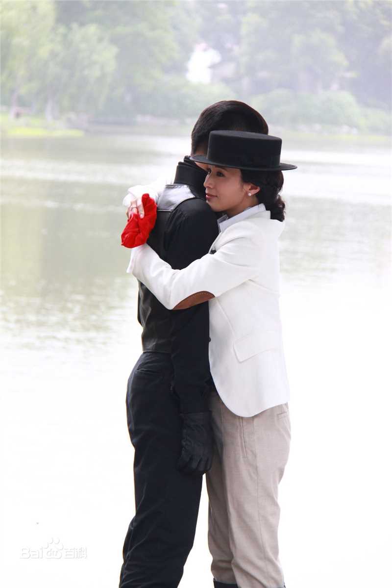 最新石筱群在《烽火佳人》饰演闵茹中的壁纸