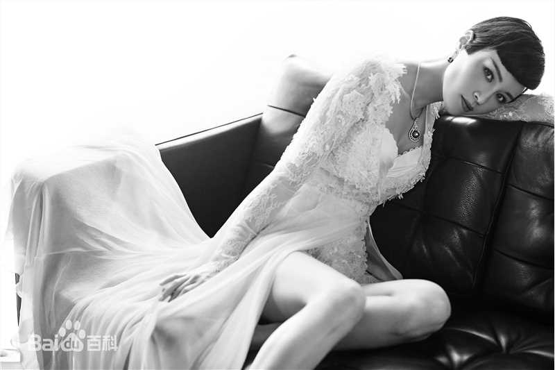 石筱群最新杂志壁纸