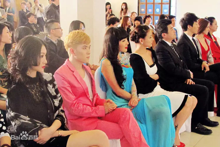 罗翔品牌活动红毯秀前后照片