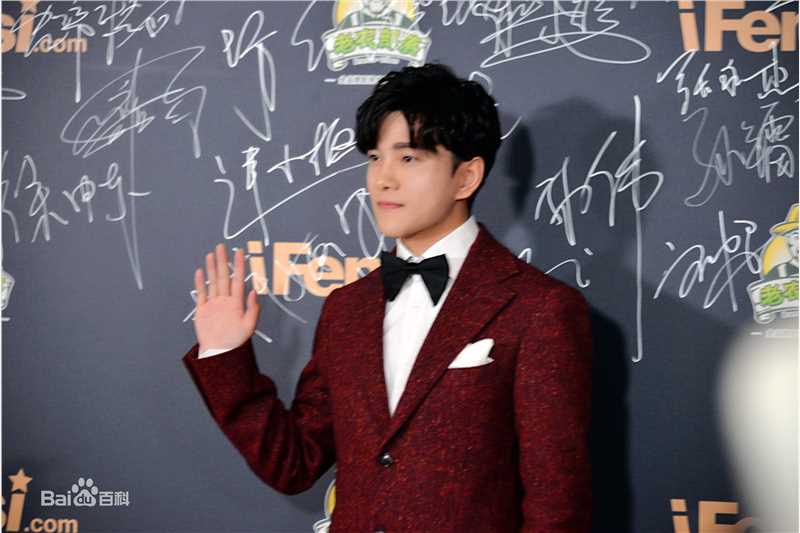 罗翔品牌活动红毯秀前后照片