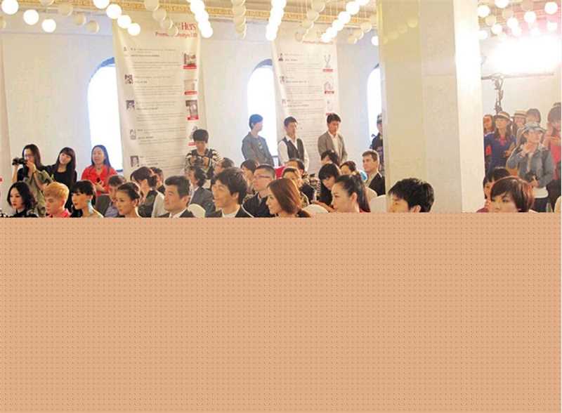 罗翔品牌活动红毯秀前后照片