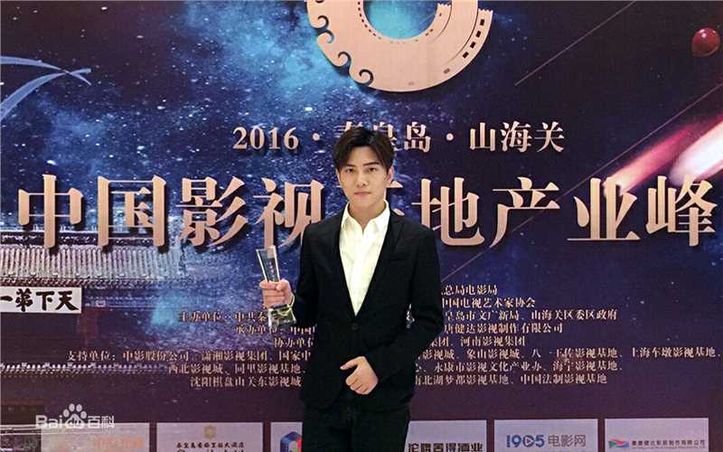 罗翔品牌活动红毯秀前后照片