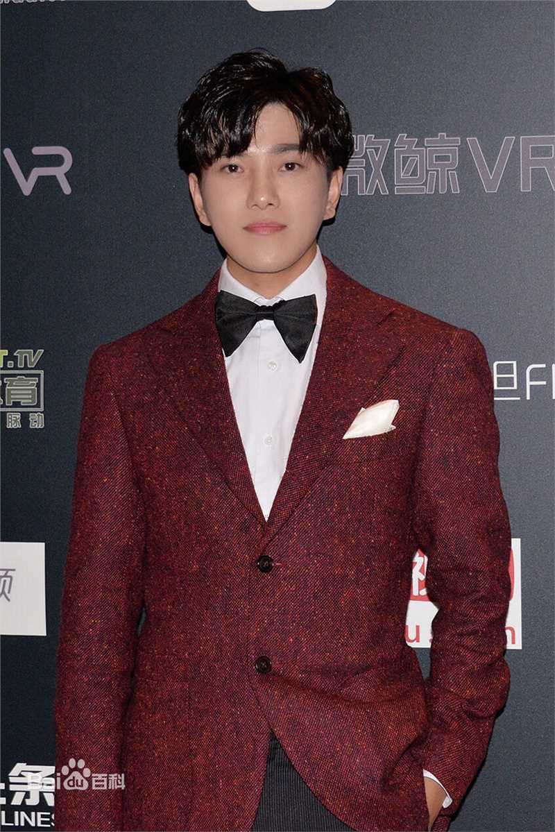 罗翔品牌活动红毯秀前后照片