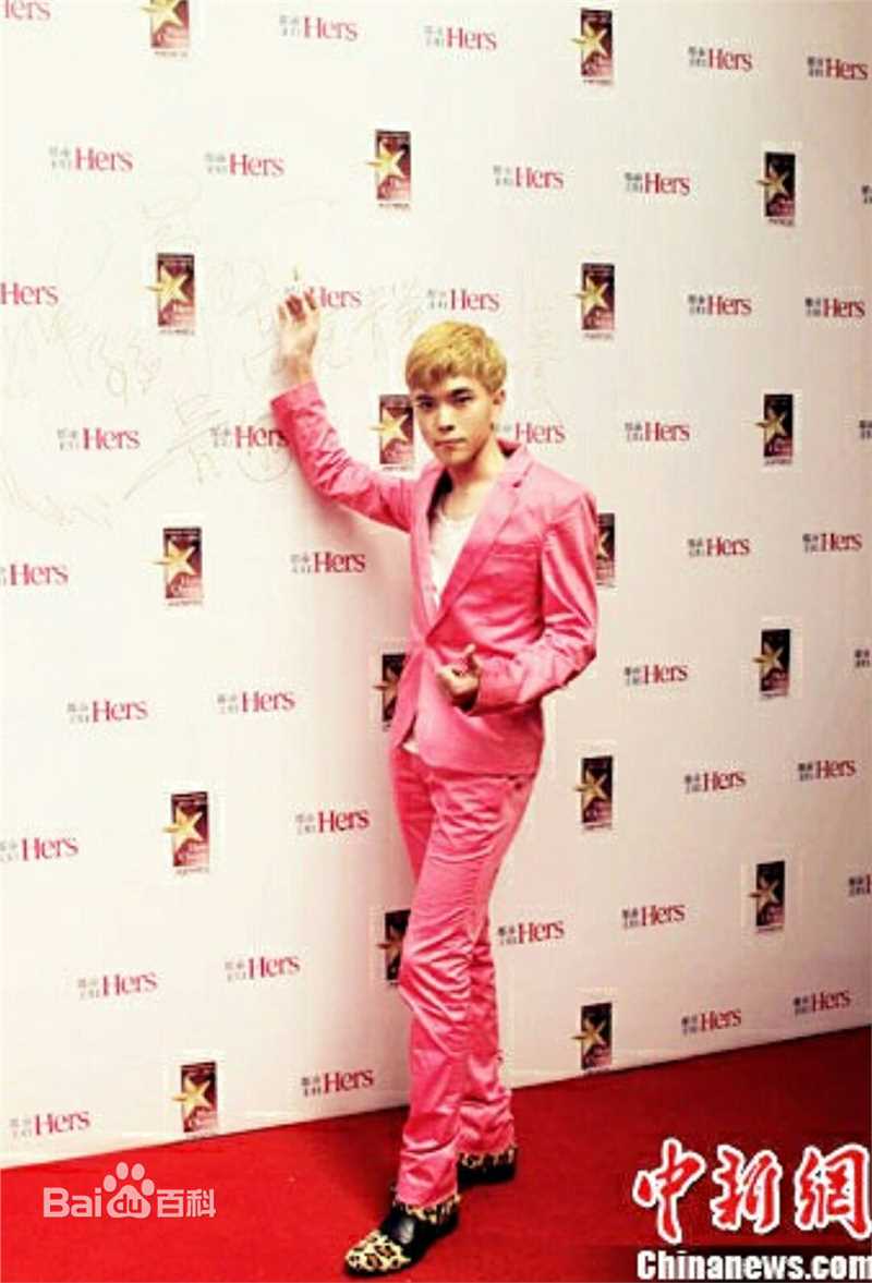 罗翔品牌活动红毯秀前后照片