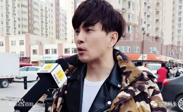 罗翔品牌活动红毯秀前后照片