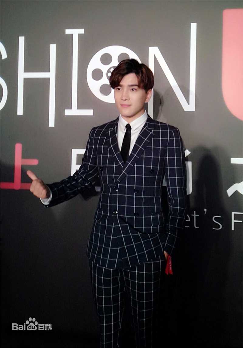 罗翔品牌活动红毯秀前后照片