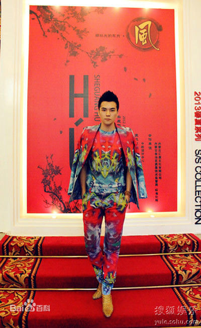 罗翔品牌活动红毯秀前后照片