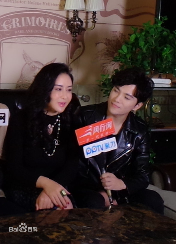 罗翔品牌活动红毯秀前后照片