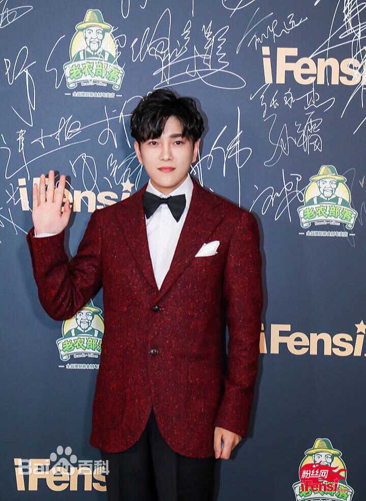 罗翔品牌活动红毯秀前后照片