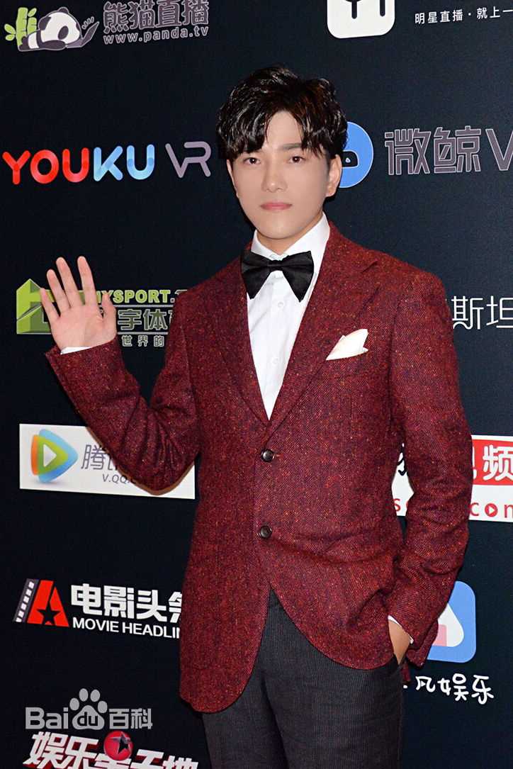 罗翔品牌活动红毯秀前后照片