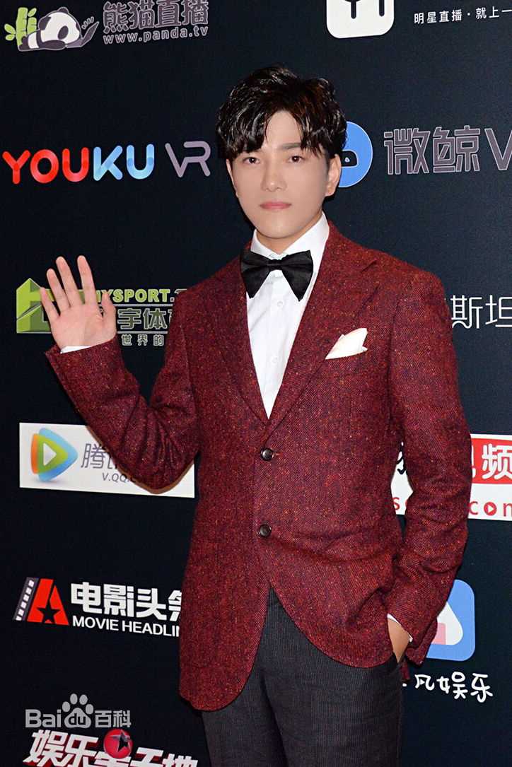 罗翔品牌活动红毯秀前后照片