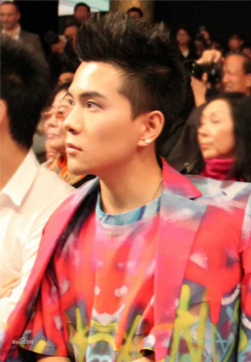 罗翔品牌活动红毯秀前后照片