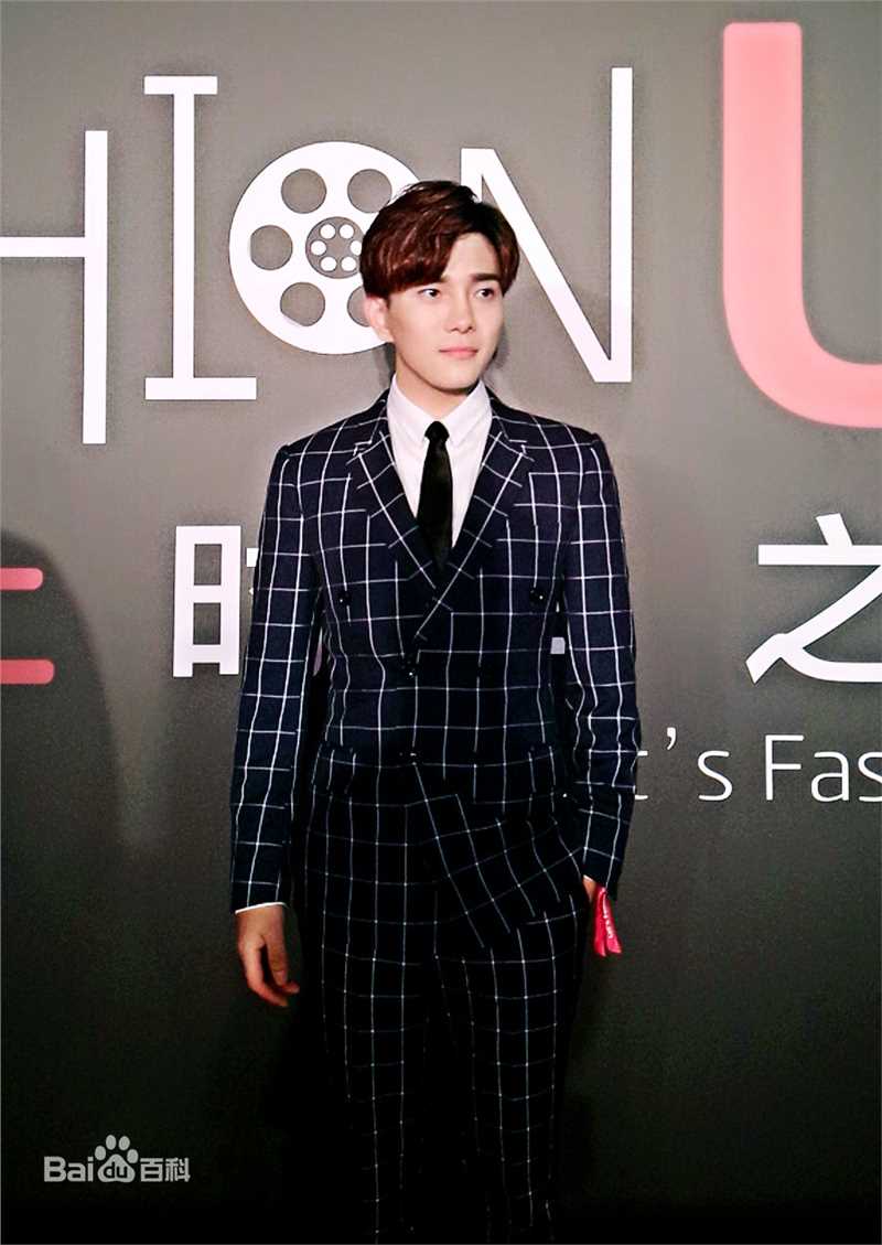 罗翔品牌活动红毯秀前后照片