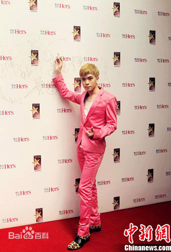 罗翔品牌活动红毯秀前后照片