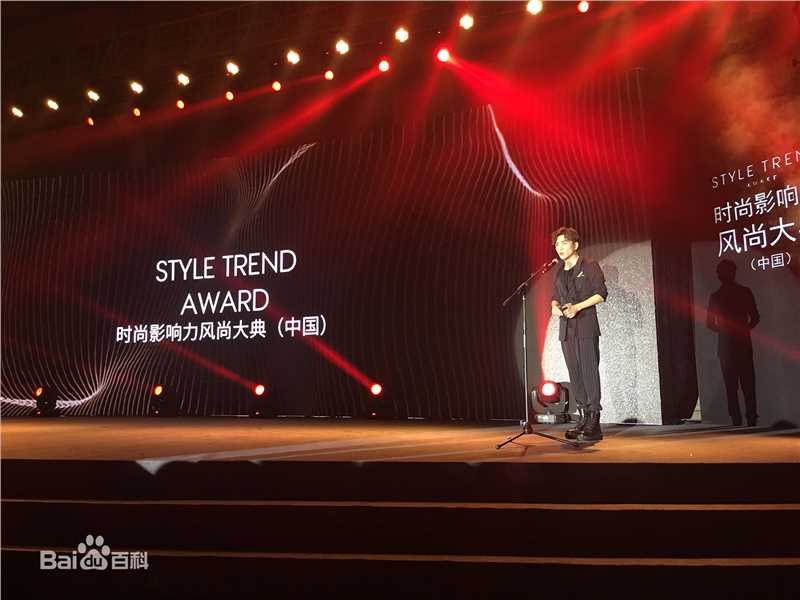 罗翔品牌活动红毯秀前后照片